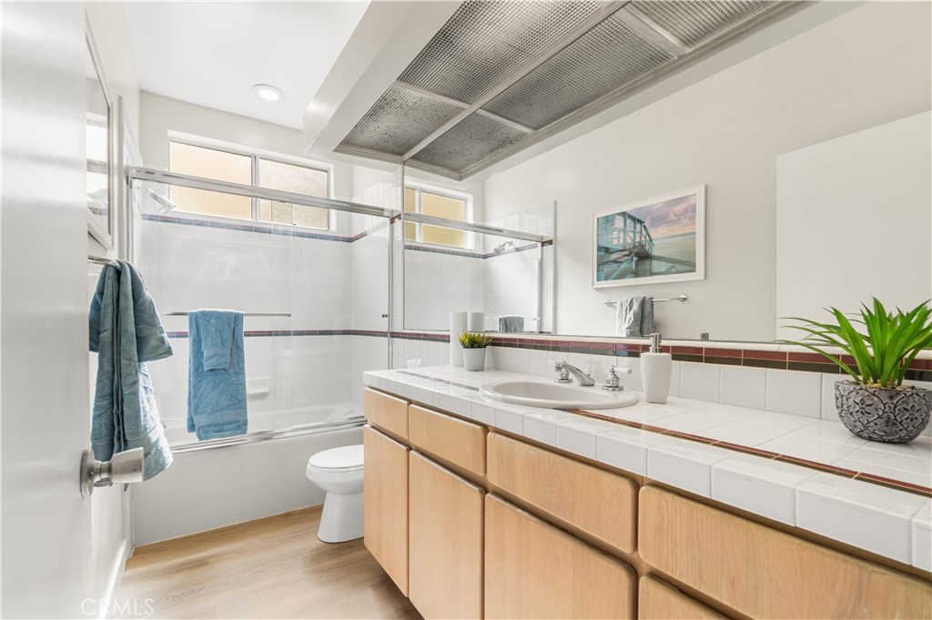 1927 Glendon Avenue, Unit 301 Los Angeles, CA 90025 - Photo 26 of 47