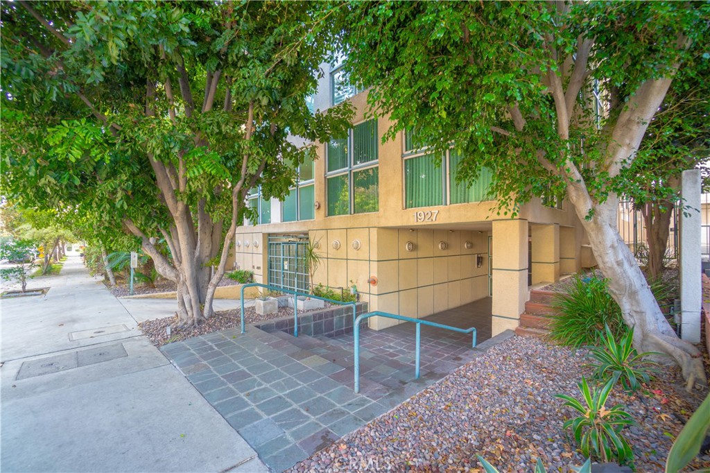 1927 Glendon Avenue, Unit 301 Los Angeles, CA 90025 - Photo 5 of 47