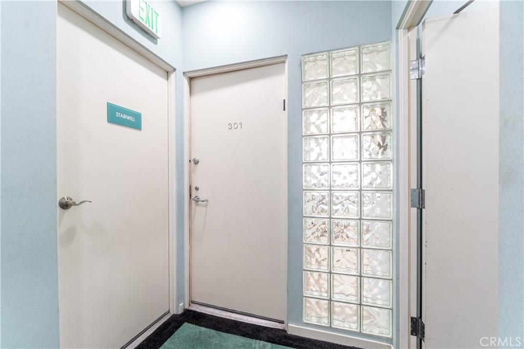 1927 Glendon Avenue, Unit 301 Los Angeles, CA 90025 - Photo 6 of 47