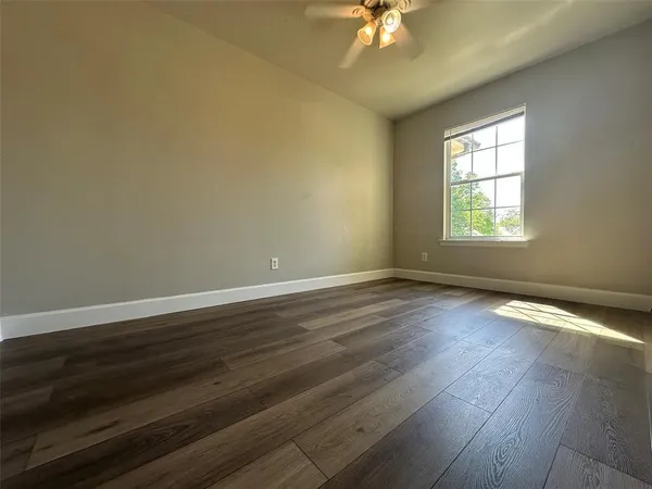 $1,600 | 615 North Cleveland Avenue, Unit 617, Sherman, TX 75090