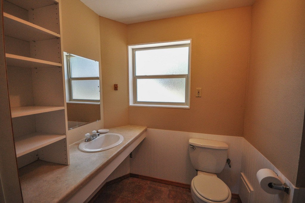 422 Bayview Road Newport, WA 99156 - Photo 11 of 20 Gallery Image 11