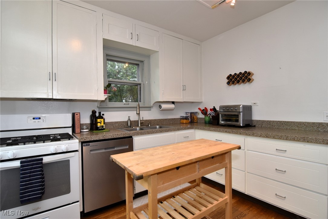 2500 Lee Road Cleveland, OH 44118 - Photo 9 of 30