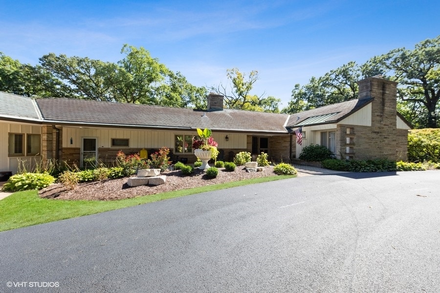 6547 South County Line Road Burr Ridge, IL 60527 - Photo 3 of 24 a view of a house with backyard and sitting area