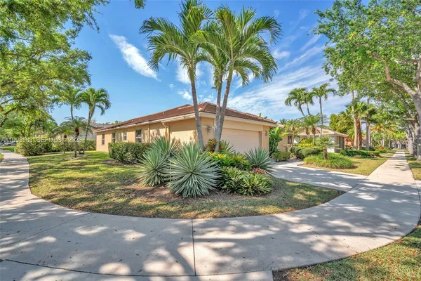 $1,177,660 | 290 Landings Boulevard, Weston, FL 33327