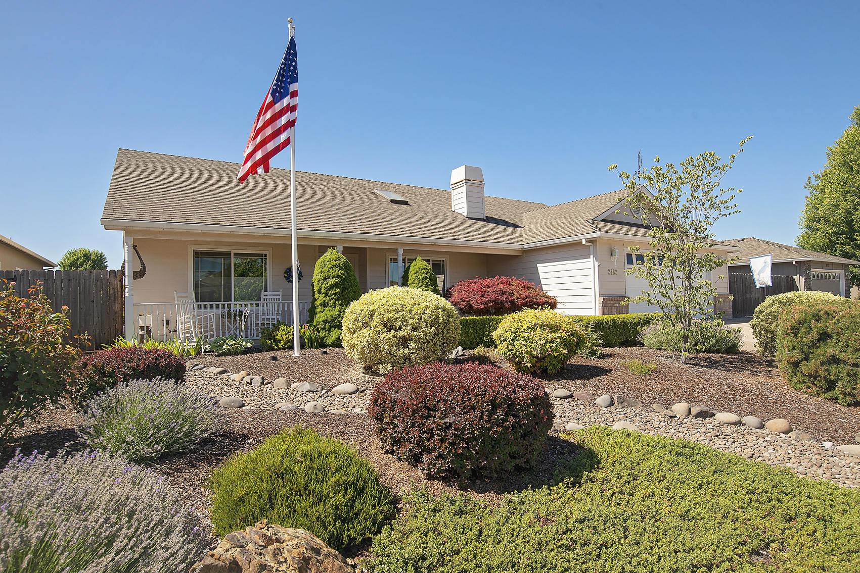 2462 Rabun Way Central Point, OR 97502 - Photo 28 of 31 Front