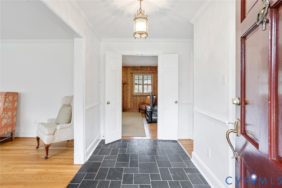 307 North Wilkinson Road Richmond, VA 23227 - Photo 4 of 48 Entryway