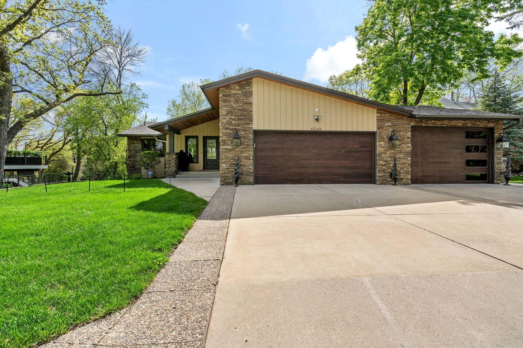 15362 Fish Point Road Prior Lake, MN 55372 - Photo 2 of 32 Gallery Image 2