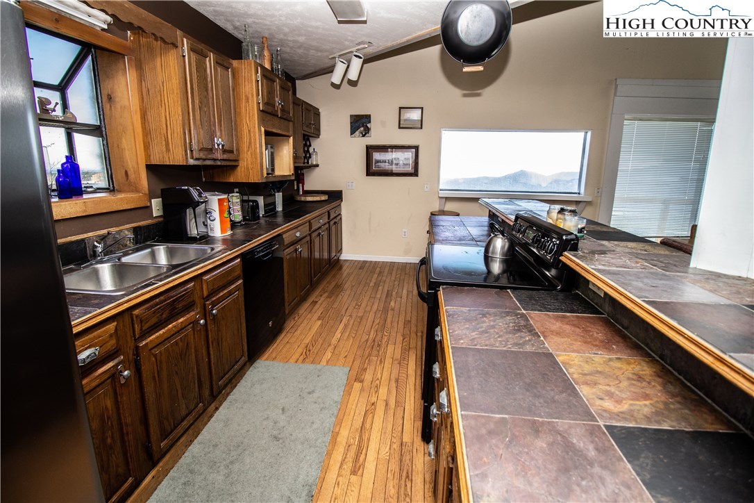 133 Skiloft Road Beech Mountain, NC 28604 - Photo 20 of 47 Gallery Image 20