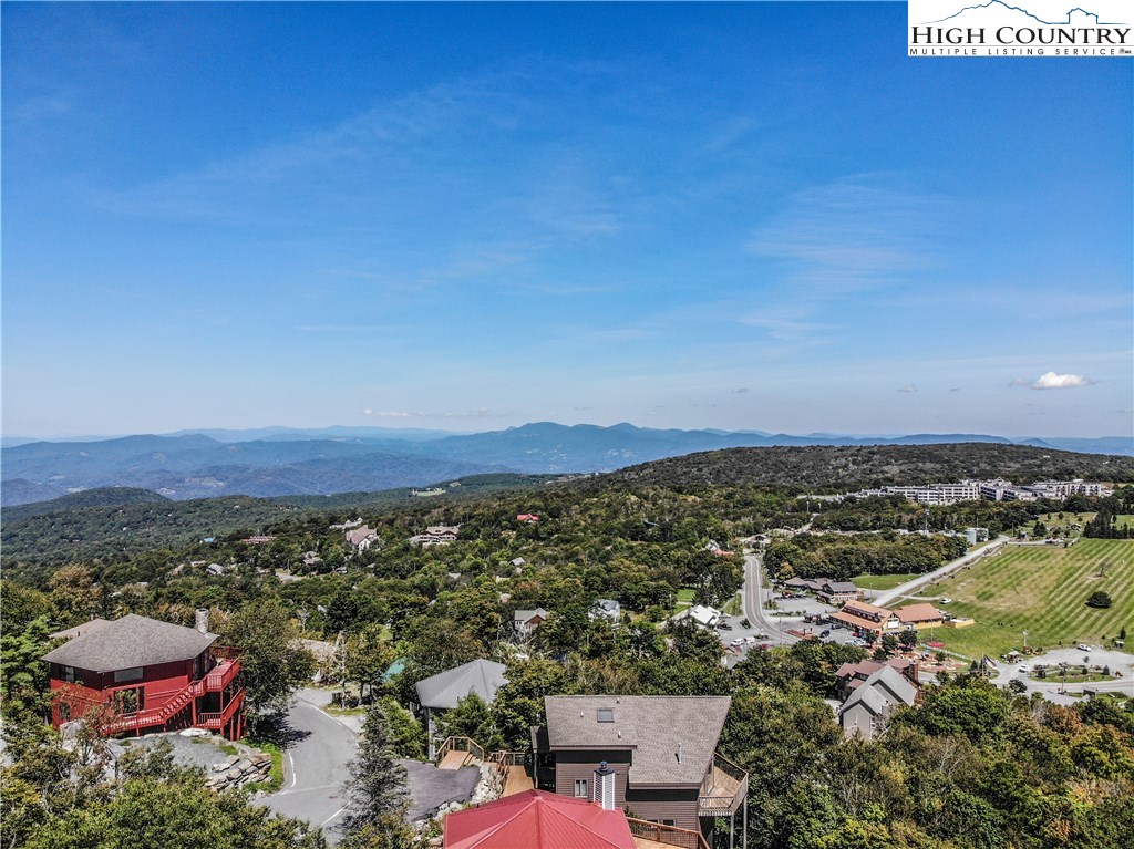 133 Skiloft Road Beech Mountain, NC 28604 - Photo 9 of 47 Gallery Image 9