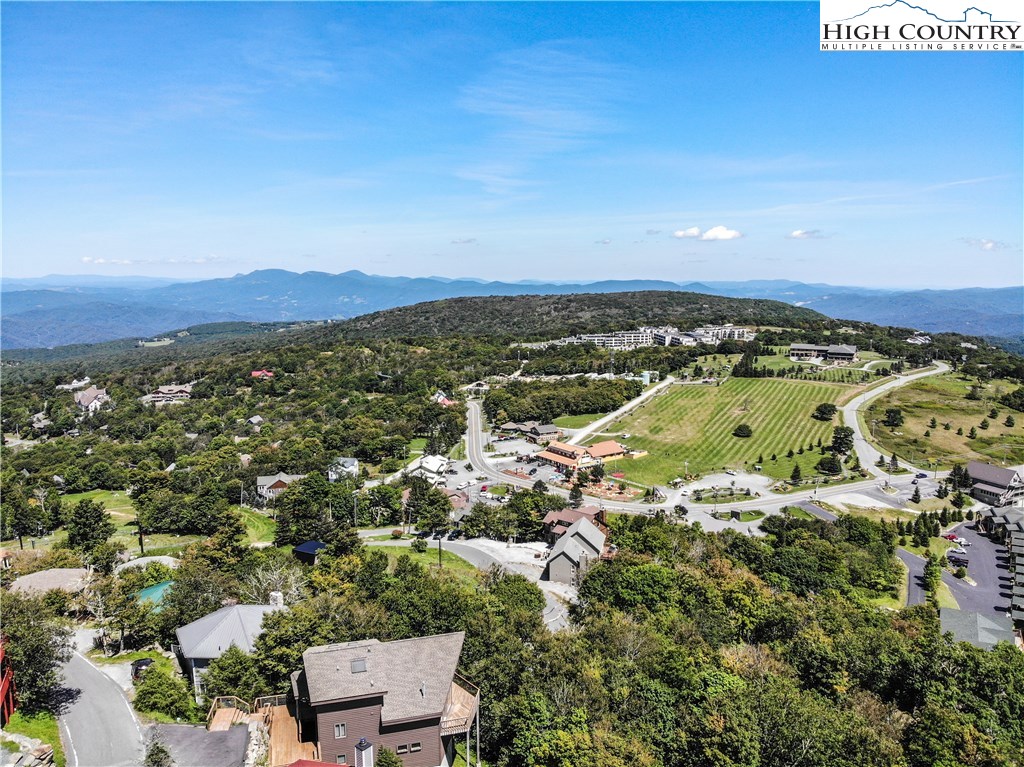 133 Skiloft Road Beech Mountain, NC 28604 - Photo 10 of 47 Gallery Image 10