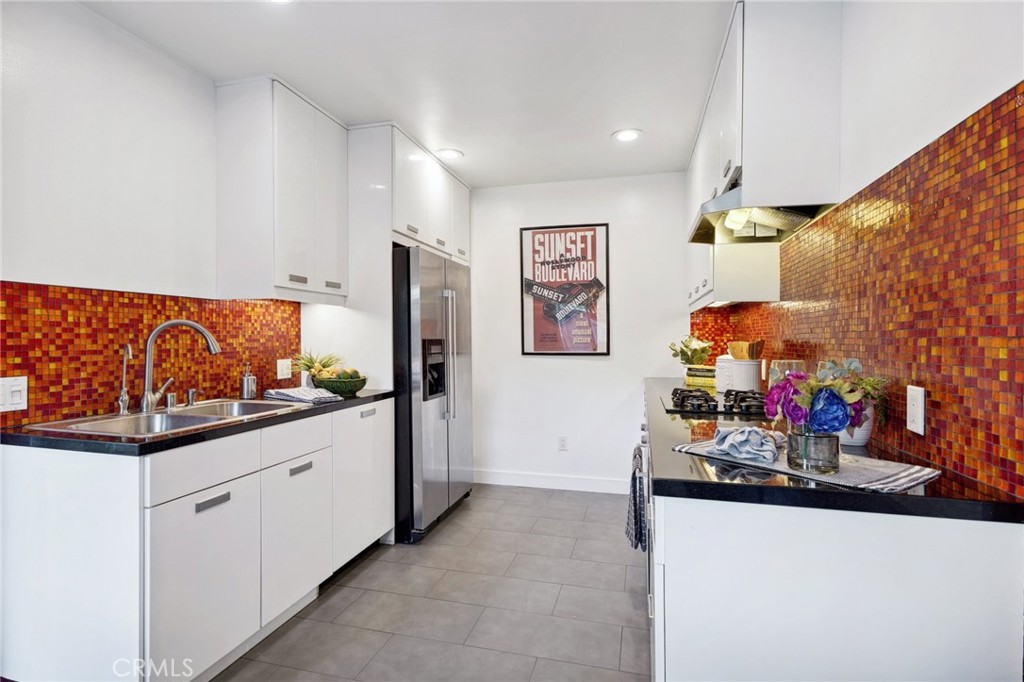 11767 Sunset Boulevard, Unit 105 Los Angeles, CA 90049 - Photo 7 of 29