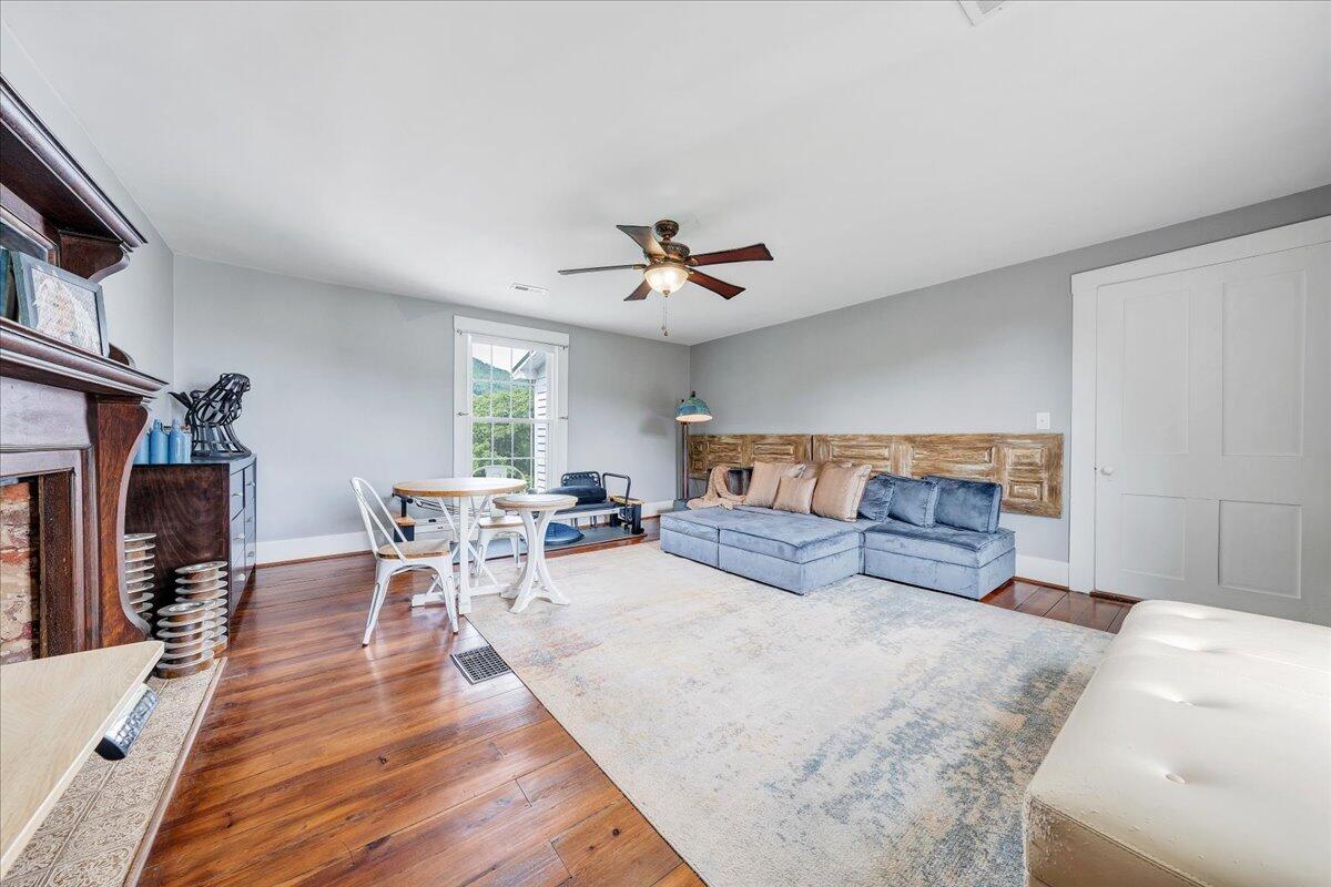 2148 Mountain View Road Vinton, VA 24179 - Photo 59 of 90 056-MIB09551