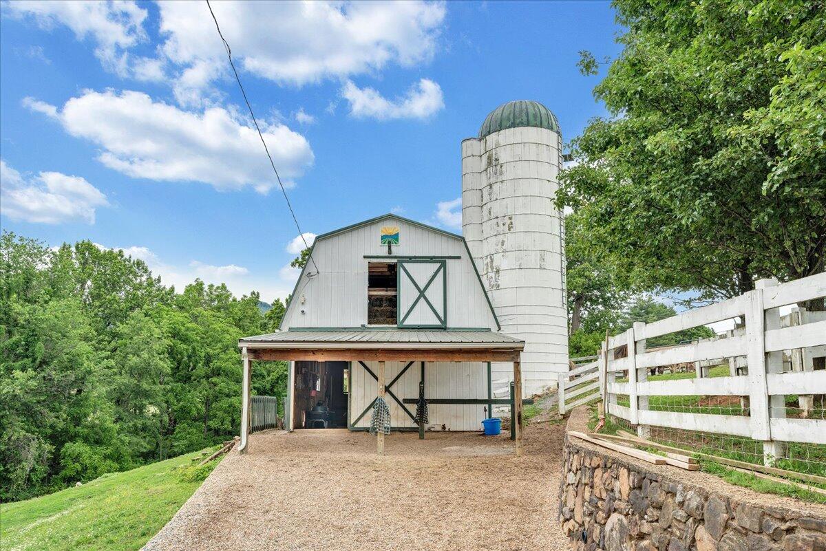 2148 Mountain View Road Vinton, VA 24179 - Photo 72 of 90 061-MIB09668
