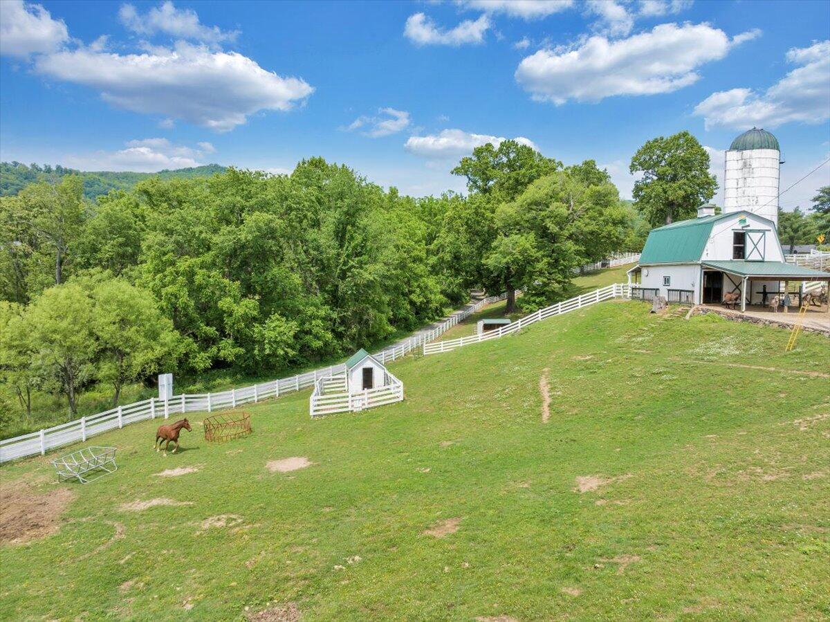 2148 Mountain View Road Vinton, VA 24179 - Photo 87 of 90 098-DJI_20250520000238_0046_D