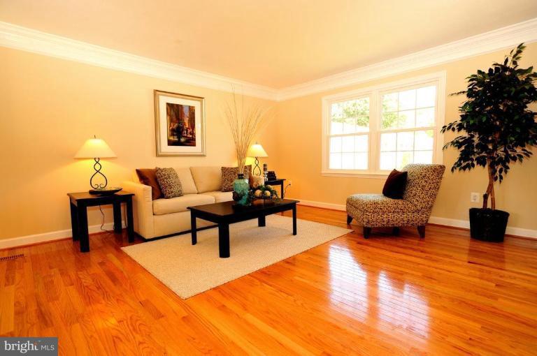 6806 Ben Franklin Road Springfield, VA 22150 - Photo 2 of 21 a living room with furniture and a couch