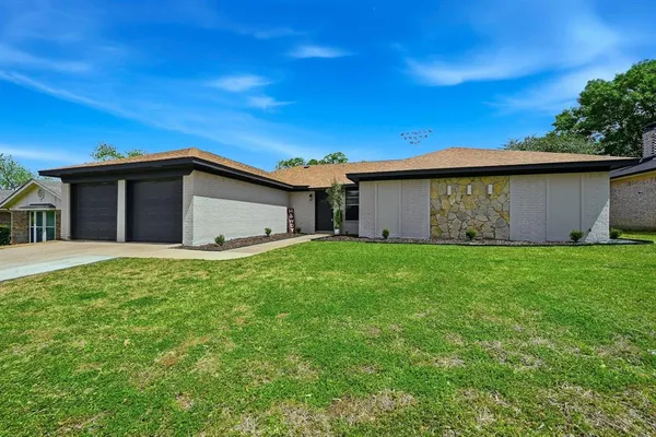 $489,900 | 3813 Fox Hollow Drive, Bedford, TX 76021