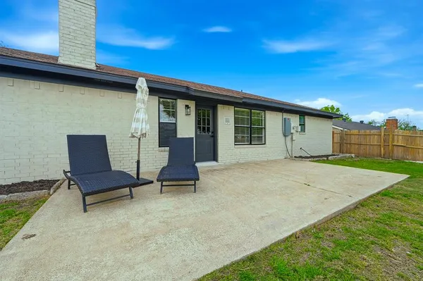 $489,900 | 3813 Fox Hollow Drive, Bedford, TX 76021