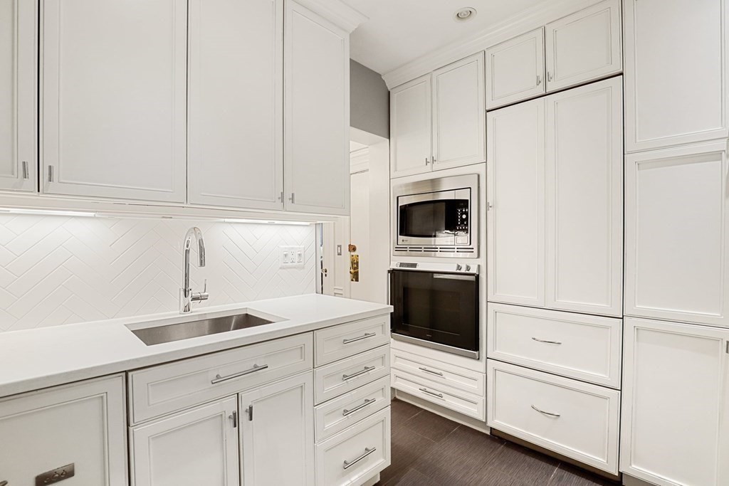 180 Commonwealth Avenue, Unit 7 Boston, MA 02116 - Photo 3 of 35