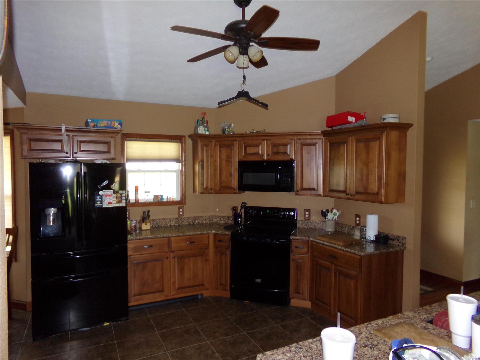 14962 Eagle Road Nashville, IL 62263 - Photo 12 of 17 Gallery Image 12