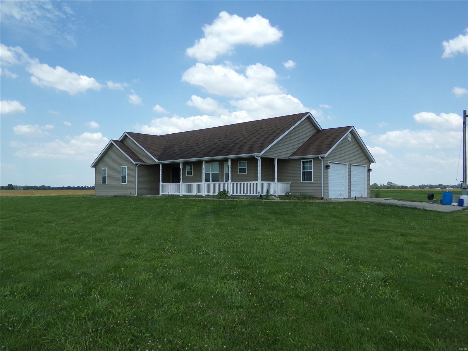 14962 Eagle Road Nashville, IL 62263 - Photo 2 of 17 Gallery Image 2