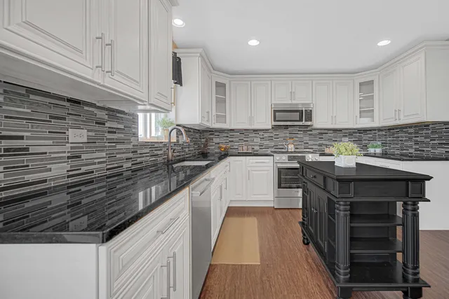 $379,900 | 4951 Cardinal Court, Monee, IL 60449