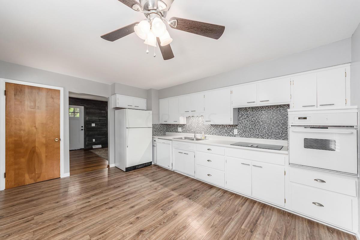 1498 Demorest Road Columbus, OH 43228 - Photo 12 of 35