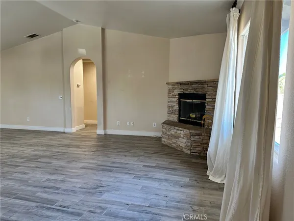 $2,999 | 16716 Kayuga Street, Victorville, CA 92395
