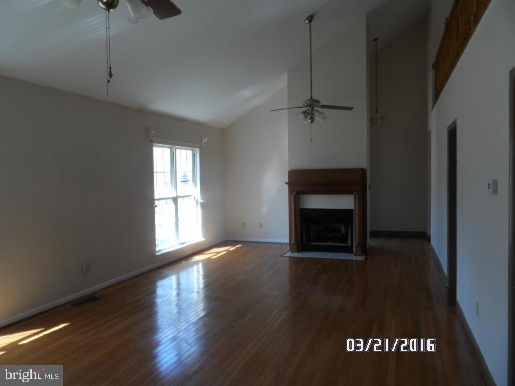 28407 Walnut Ridge Way Rhoadesville, VA 22542 - Photo 4 of 10 Living Room