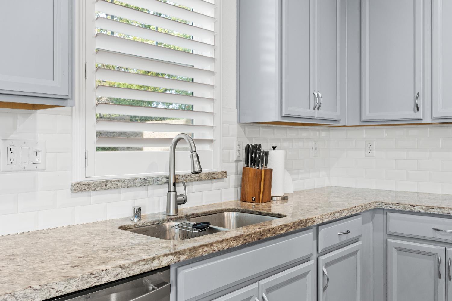 1048 Knox Way Roseville, CA 95747 - Photo 13 of 29 a kitchen with granite countertop a sink and cabinets