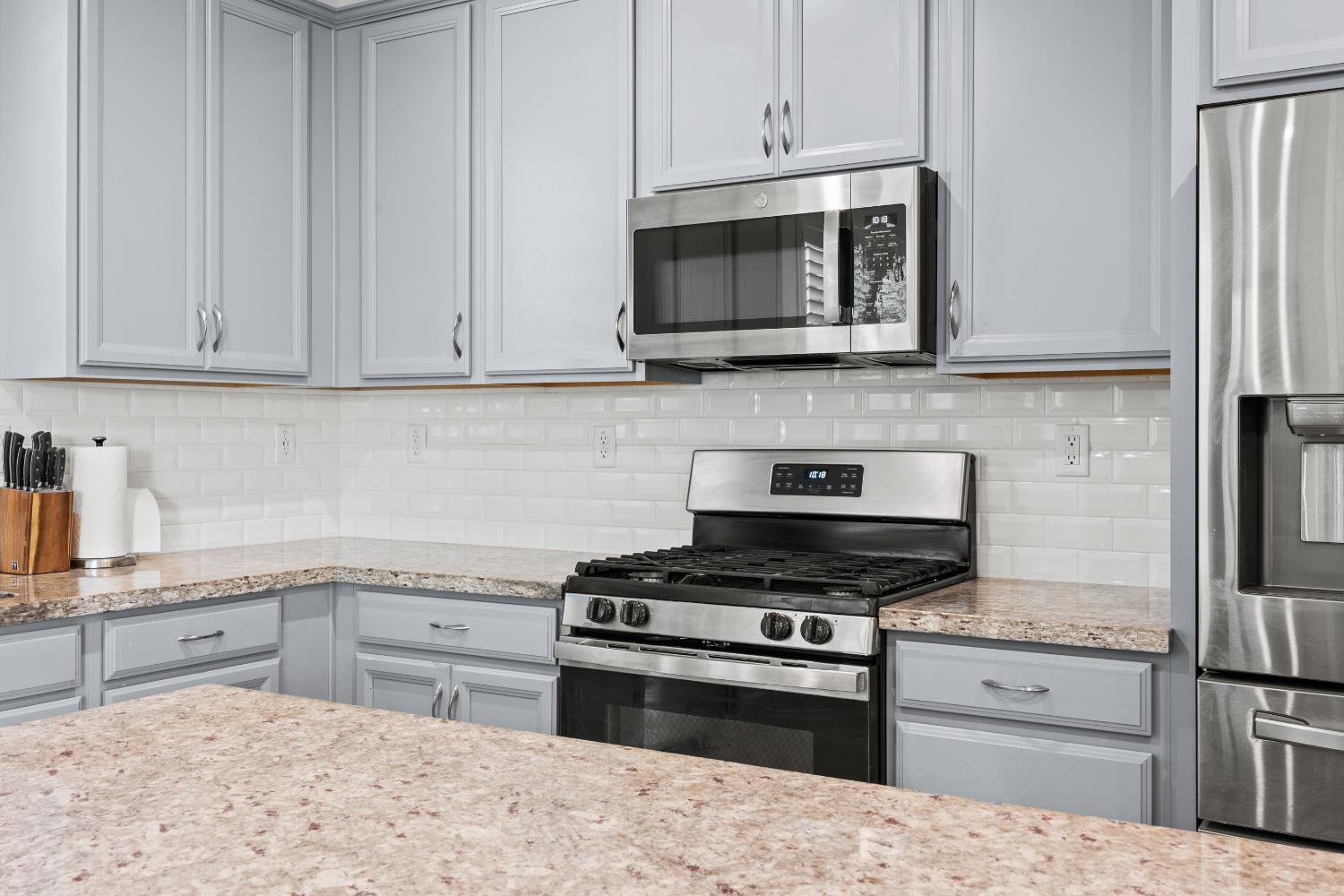 1048 Knox Way Roseville, CA 95747 - Photo 14 of 29 a kitchen with granite countertop a stove and a microwave