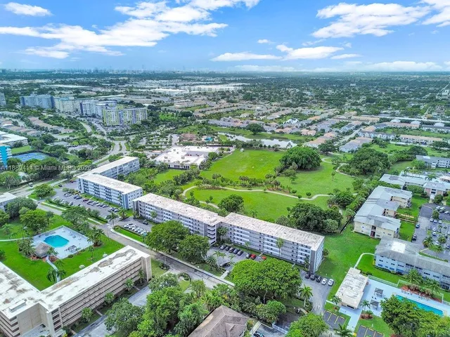 $150,000 | 4800 Hillcrest Lane, Unit 210, Hollywood, FL 33021