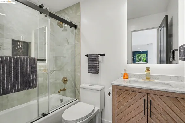 $1,888,000 | 7825 Skyline Boulevard, Oakland, CA 94611