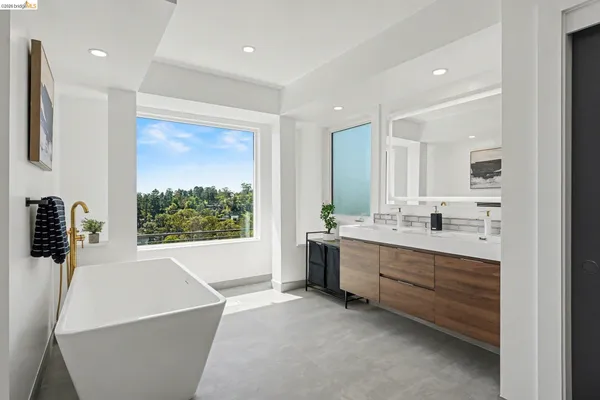 $1,888,000 | 7825 Skyline Boulevard, Oakland, CA 94611