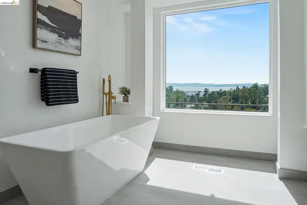 $1,888,000 | 7825 Skyline Boulevard, Oakland, CA 94611