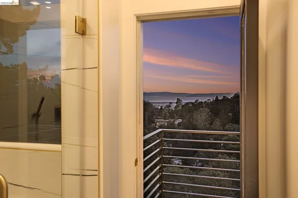 $1,888,000 | 7825 Skyline Boulevard, Oakland, CA 94611