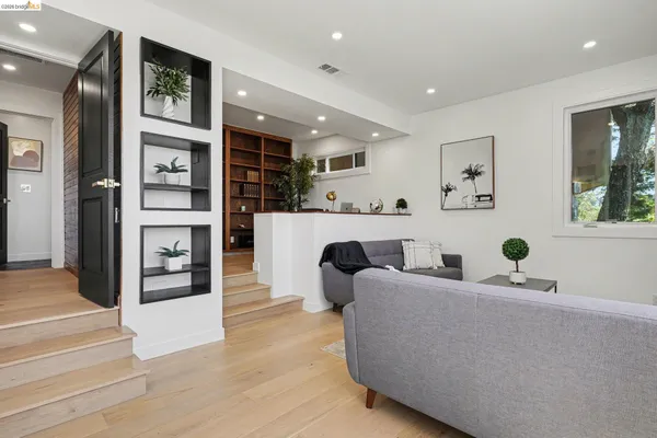$1,888,000 | 7825 Skyline Boulevard, Oakland, CA 94611