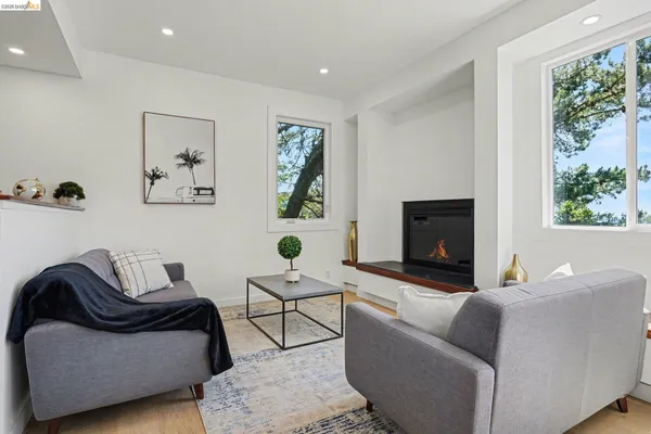 $1,888,000 | 7825 Skyline Boulevard, Oakland, CA 94611