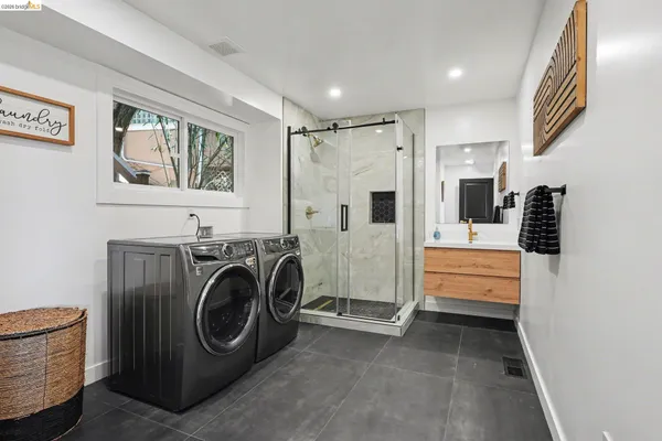 $1,888,000 | 7825 Skyline Boulevard, Oakland, CA 94611