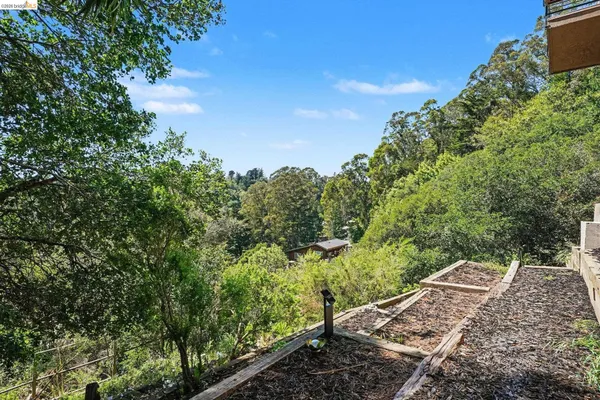 $1,888,000 | 7825 Skyline Boulevard, Oakland, CA 94611