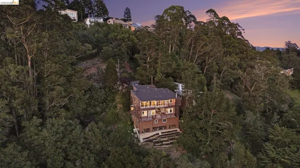 $1,888,000 | 7825 Skyline Boulevard, Oakland, CA 94611