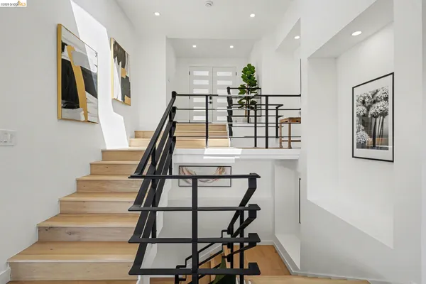 $1,888,000 | 7825 Skyline Boulevard, Oakland, CA 94611