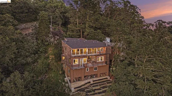 $1,888,000 | 7825 Skyline Boulevard, Oakland, CA 94611