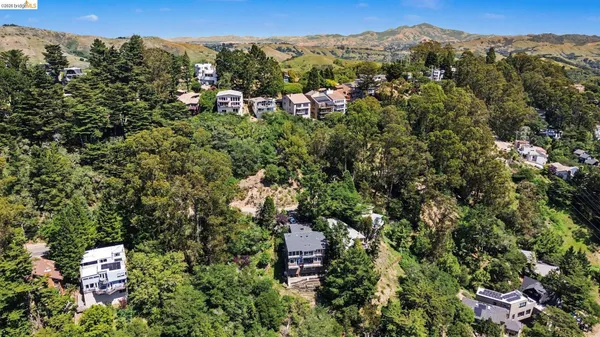 $1,888,000 | 7825 Skyline Boulevard, Oakland, CA 94611