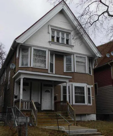 $230,000 | 2928 West Juneau Avenue, Unit 2930, Milwaukee, WI 53208