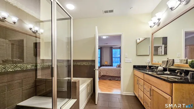 $3,300 | 203 Center Meadow Lane, Unit 203, Danbury, CT 06810