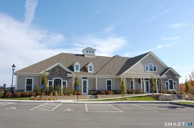 $3,300 | 203 Center Meadow Lane, Unit 203, Danbury, CT 06810