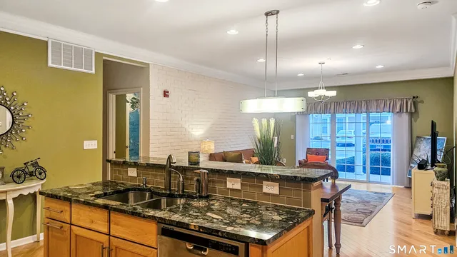 $3,300 | 203 Center Meadow Lane, Unit 203, Danbury, CT 06810