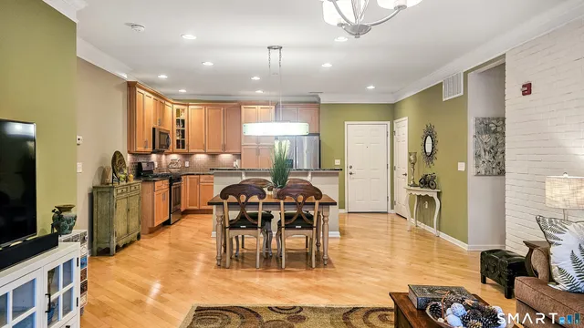 $3,300 | 203 Center Meadow Lane, Unit 203, Danbury, CT 06810