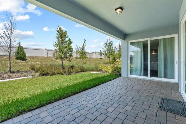 a view of a house with backyard and garden