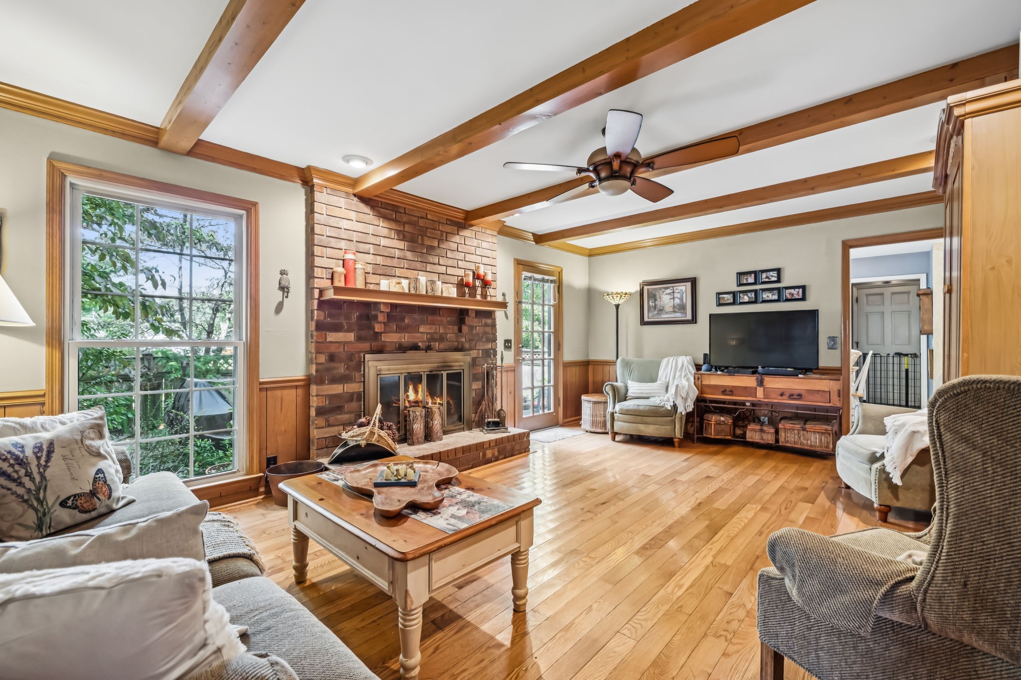 129 West Ridge Drive Hendersonville, TN 37075 - Photo 18 of 44 a living room with furniture and a fireplace